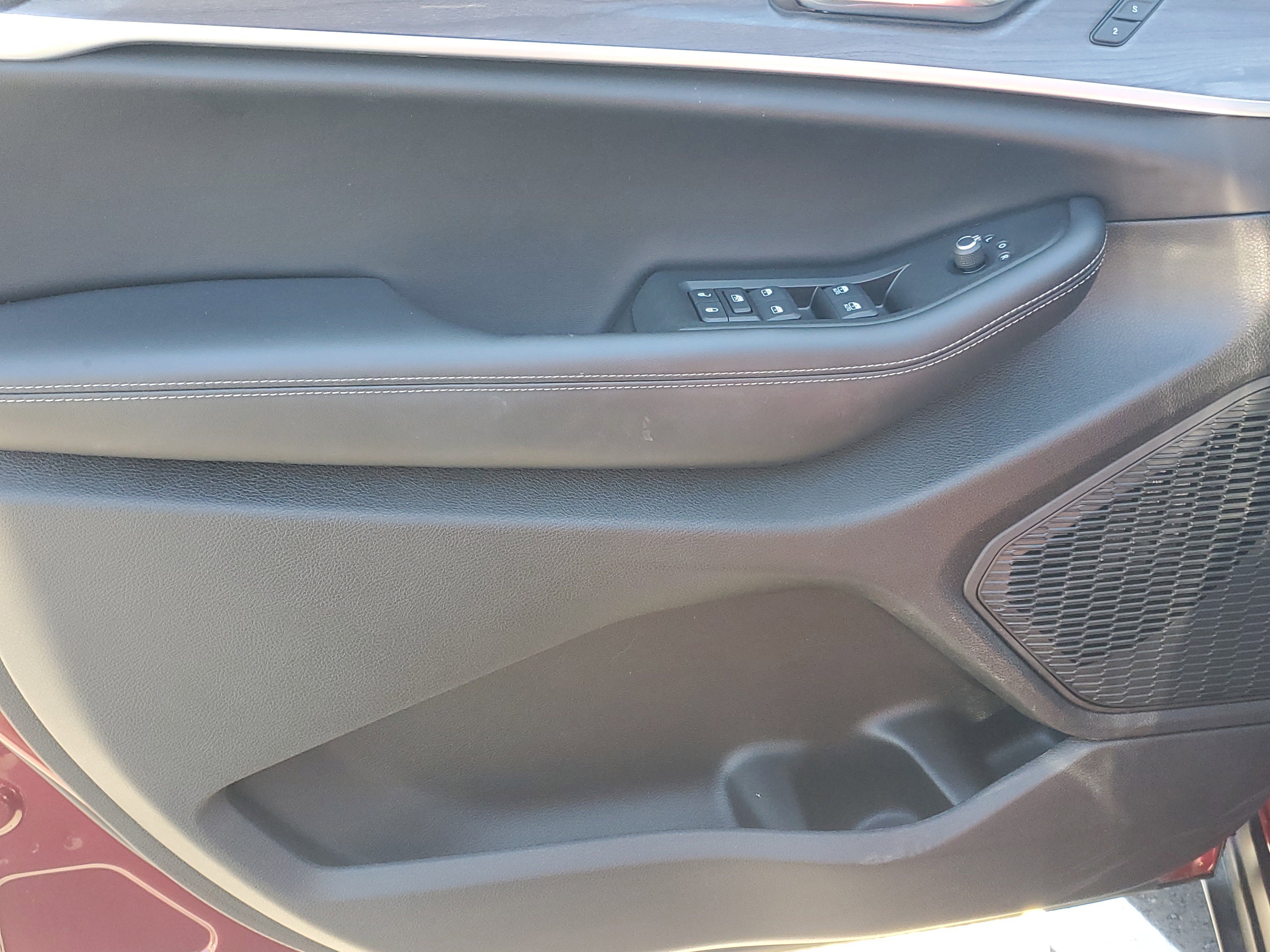 Used 2025 Jeep Grand Cherokee L Limited w/ Luxury Tech Group II image 8