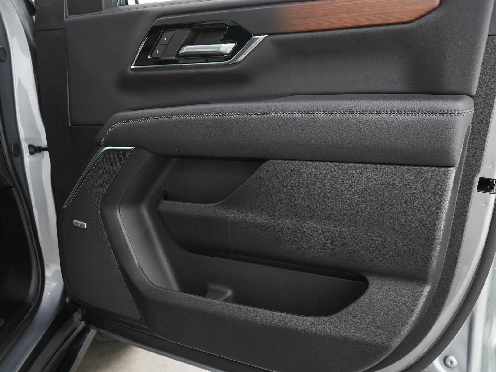 Used 2025 GMC Yukon Denali w/ Denali Reserve Package AWD/4WD image 9