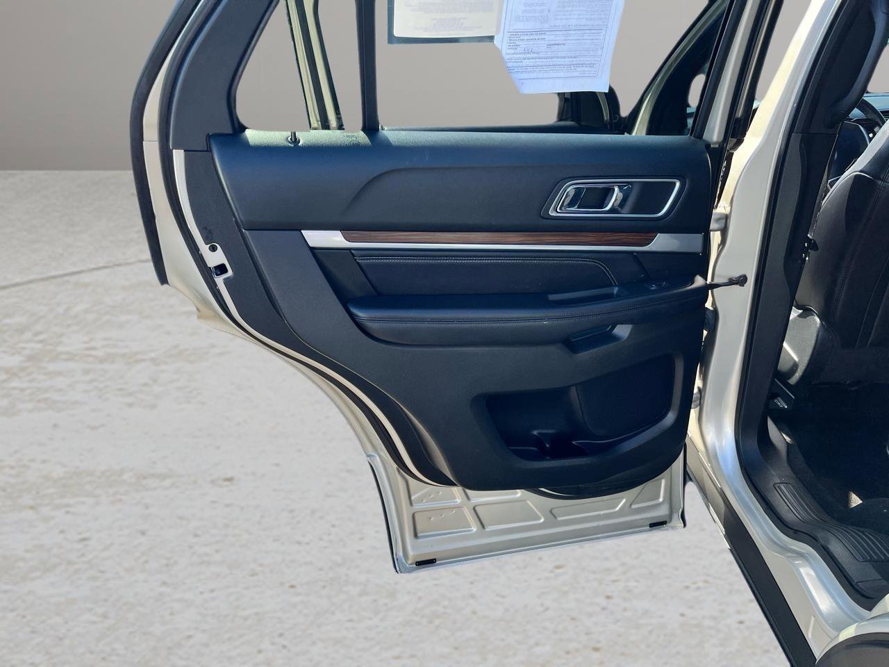 Used 2017 Ford Explorer Limited image 37