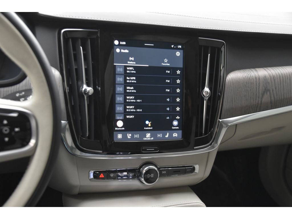 Certified 2025 Volvo S90 B6 Ultra image 19