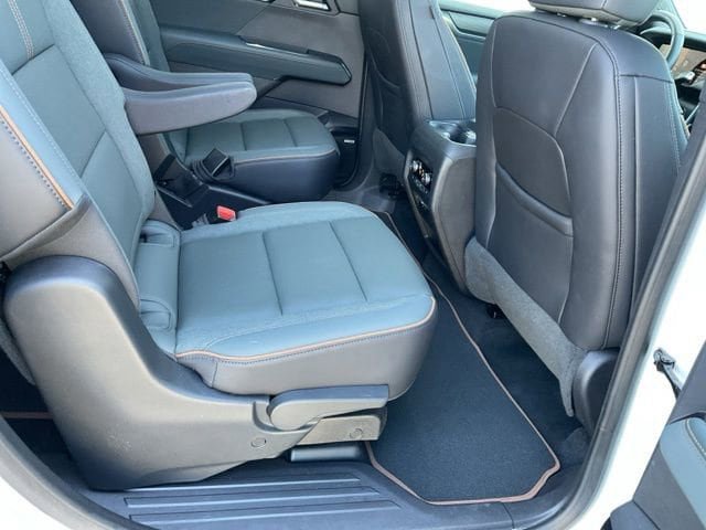 Used 2024 GMC Acadia AT4 w/ Luxury Package AWD/4WD image 19