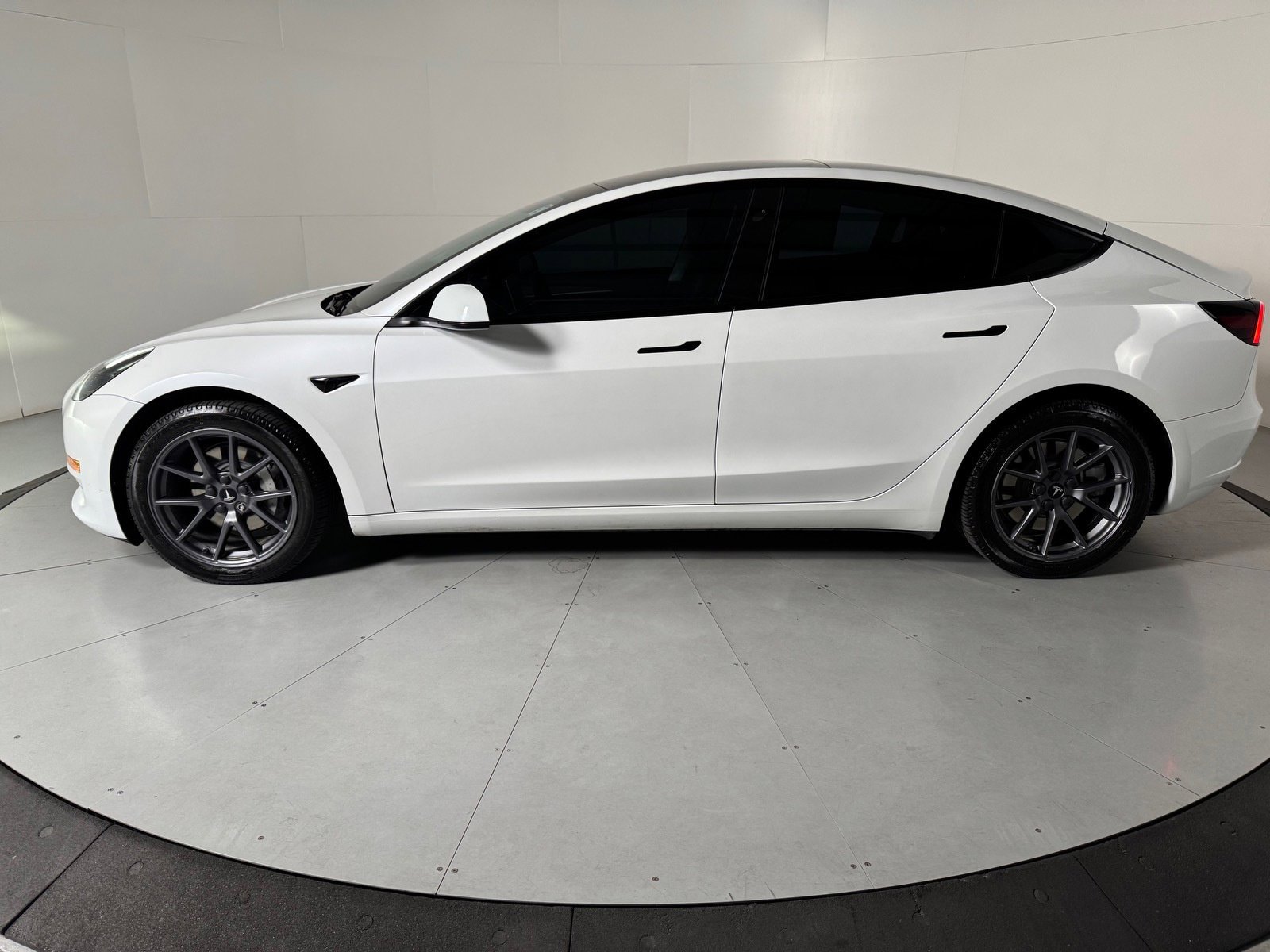 Used 2023 Tesla Model 3 Standard Range RWD image 2