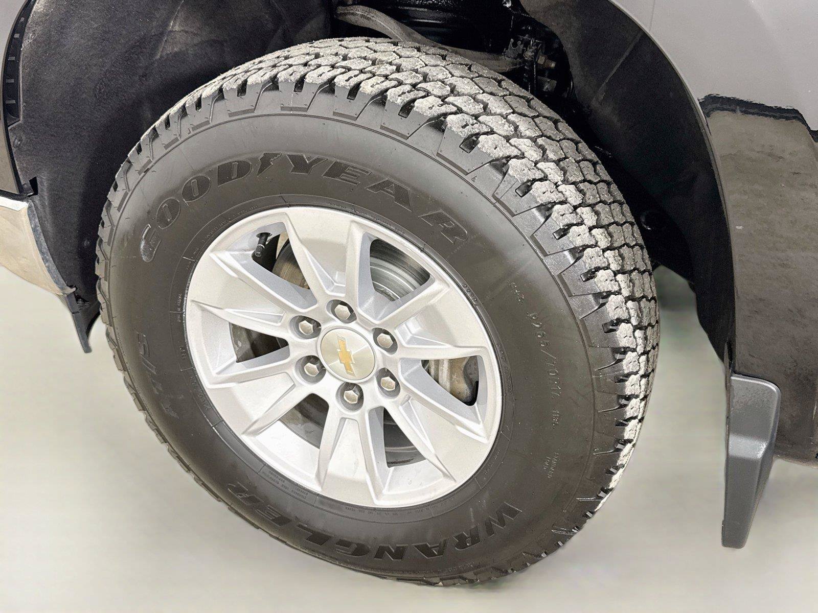 Used 2023 Chevrolet Silverado 1500 LT AWD/4WD image 31