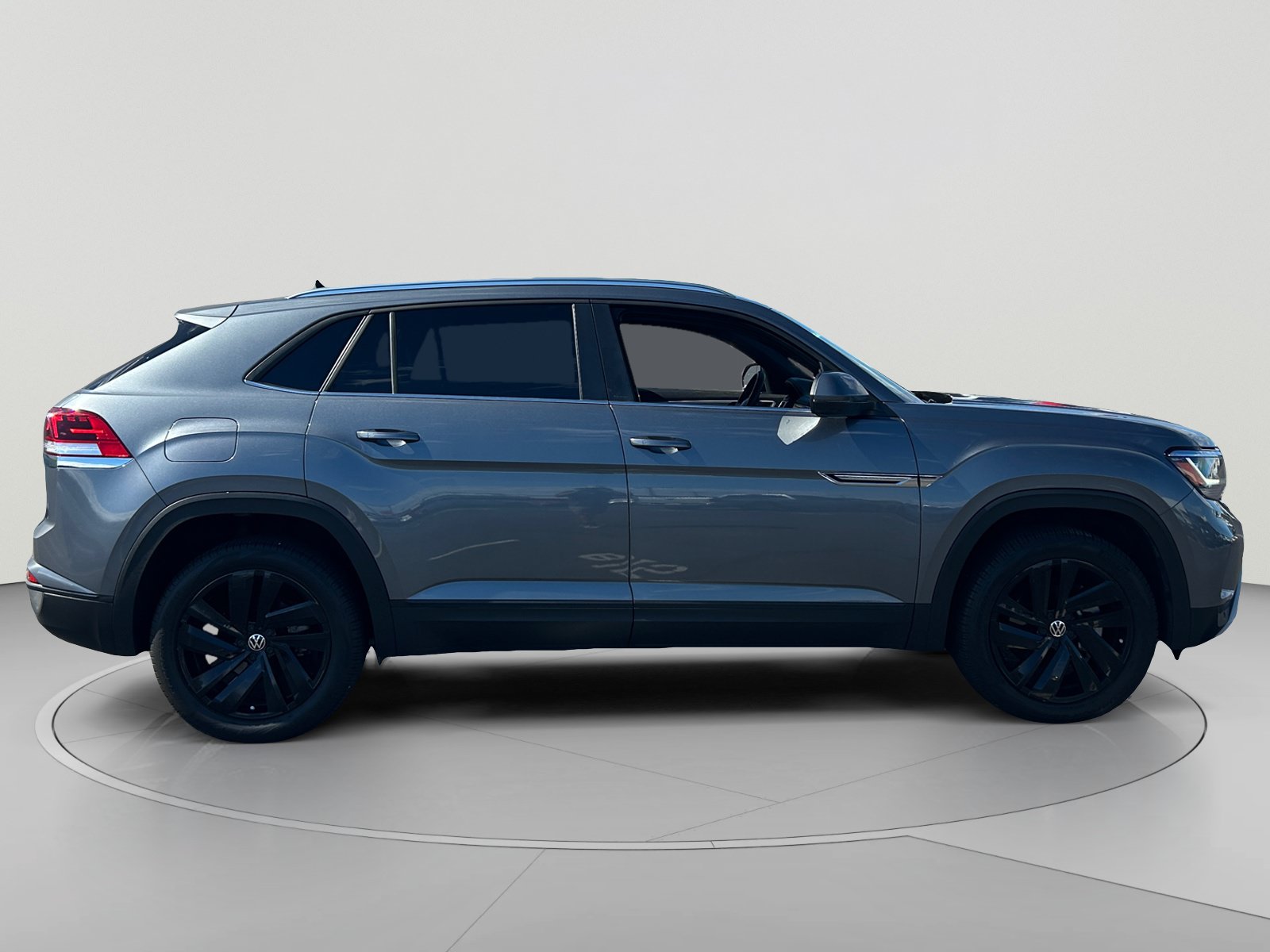 Used 2023 Volkswagen Atlas Cross Sport SE FWD image 6