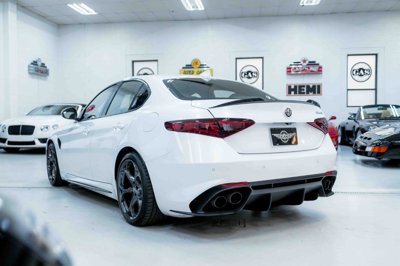 Used 2017 Alfa Romeo Giulia Quadrifoglio image 10