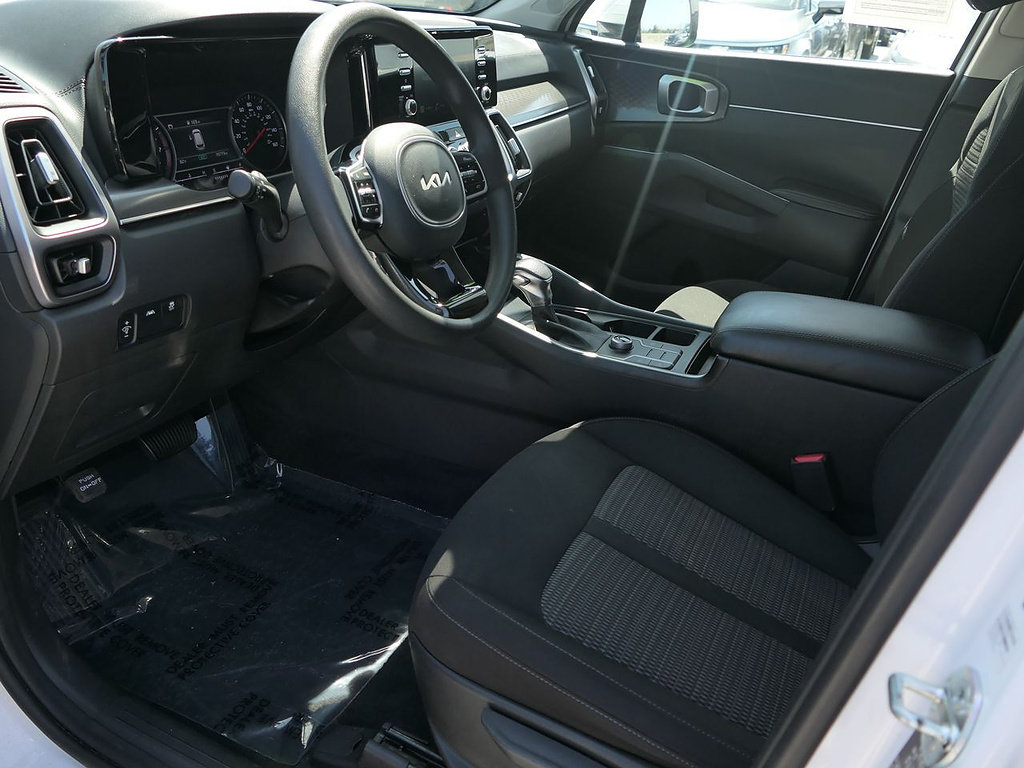 Used 2023 Kia Sorento LX FWD image 11
