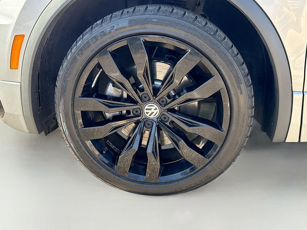 Used 2020 Volkswagen Tiguan SE R-Line image 42