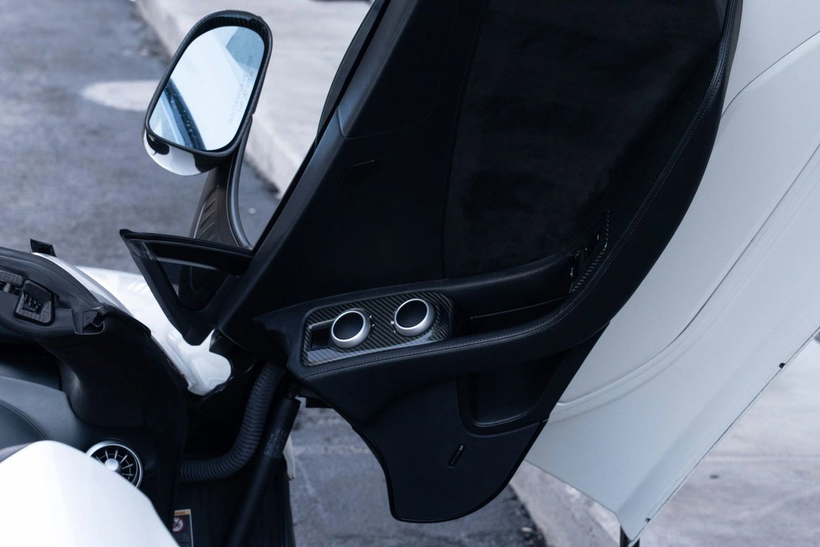 Used 2013 McLaren MP4-12C Spider RWD image 26