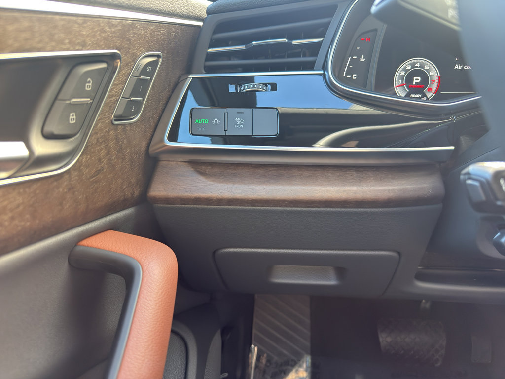 Used 2025 Audi Q7 Premium w/ Convenience Package image 20