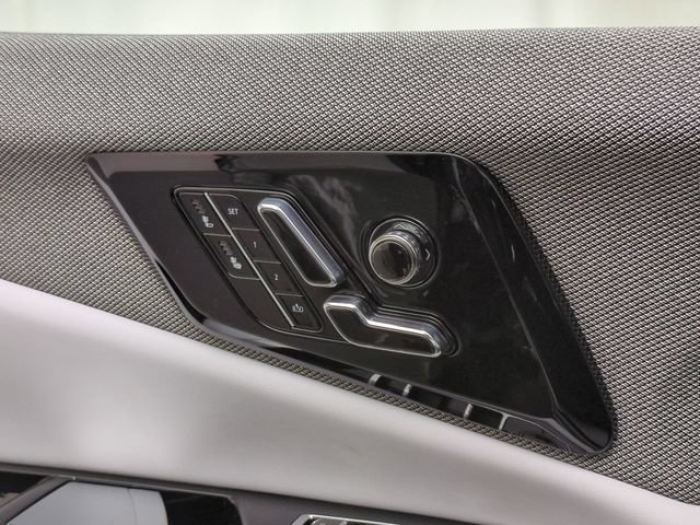 New 2027 Cadillac Optiq Luxury w/ LPO, Floor Liner Package AWD/4WD image 20