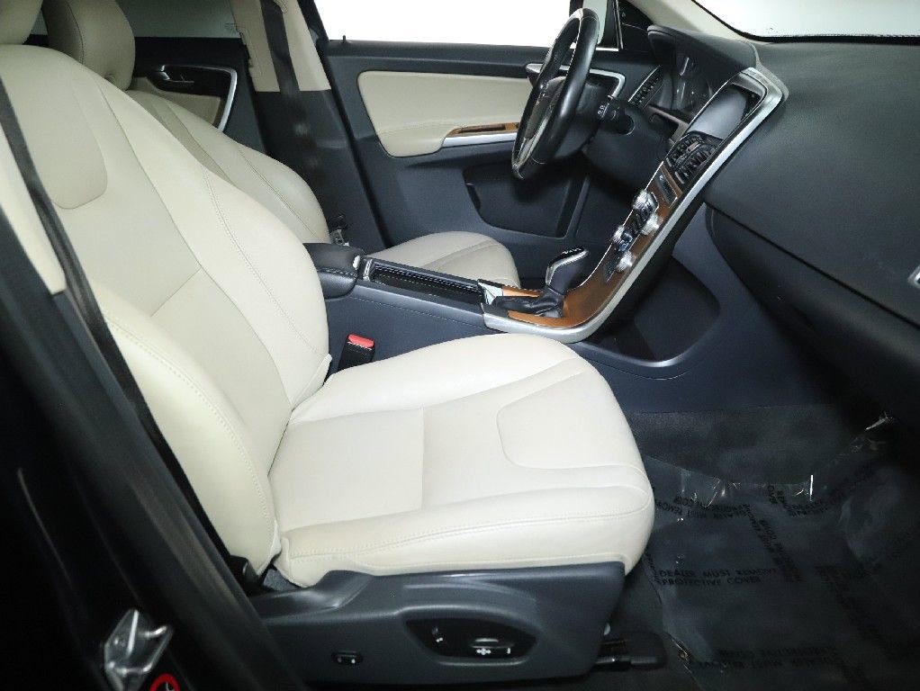 Used 2017 Volvo XC60 T6 Inscription w/ Climate Package image 35