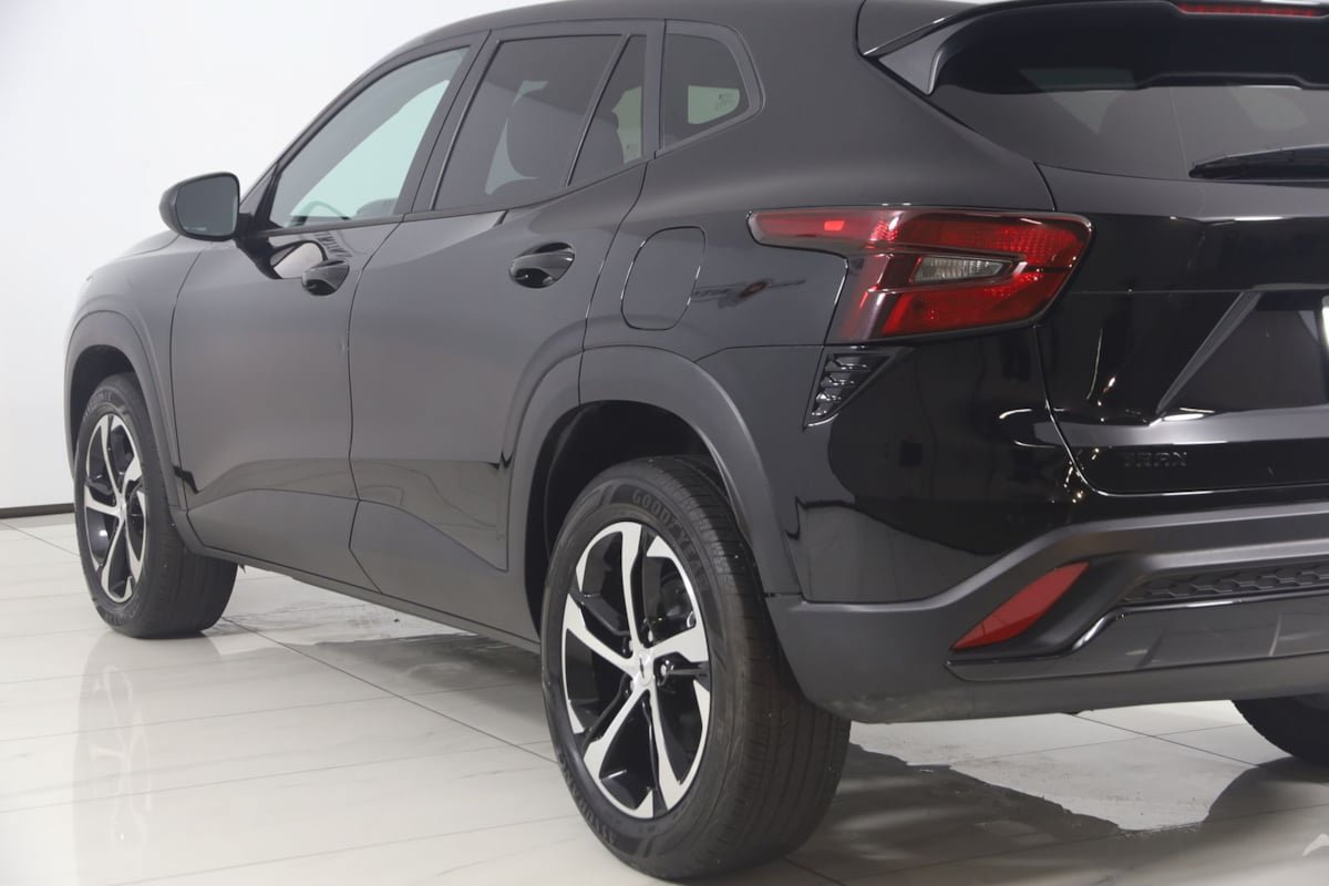 Used 2024 Chevrolet Trax RS FWD image 23