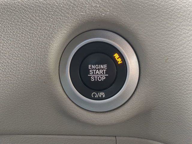 Certified 2023 Chrysler Pacifica Touring-L image 36