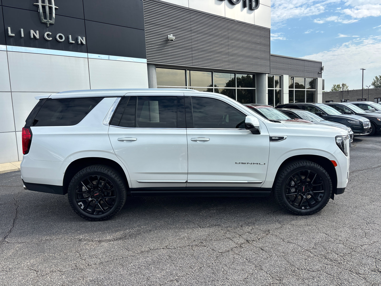 Used 2023 GMC Yukon Denali w/ Max Trailering Package AWD/4WD image 8