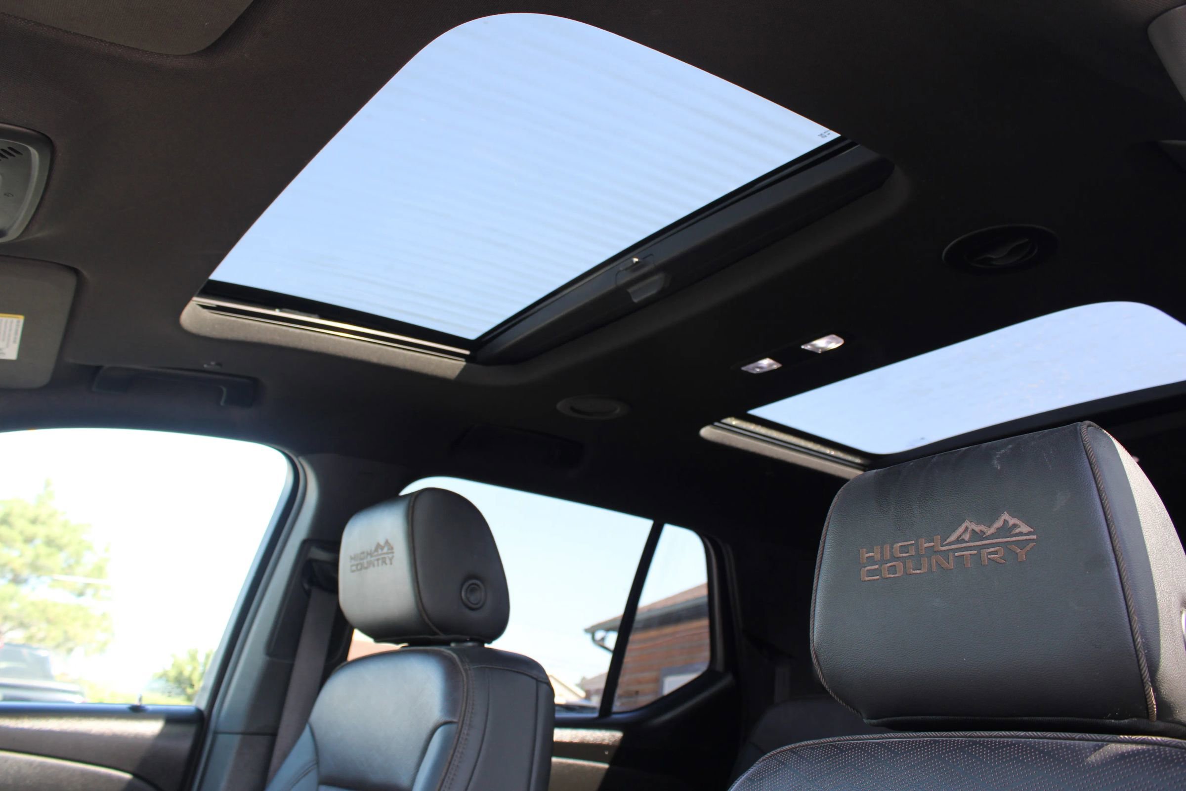 Used 2022 Chevrolet Traverse High Country image 29