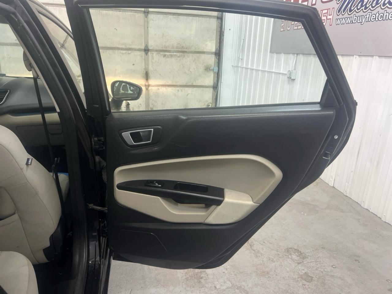 Used 2014 Ford Fiesta SE FWD image 22