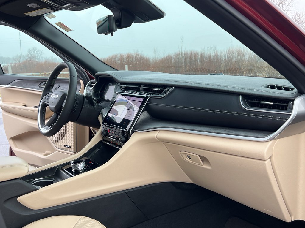 Used 2024 Jeep Grand Cherokee Limited w/ Luxury Tech Group II image 30