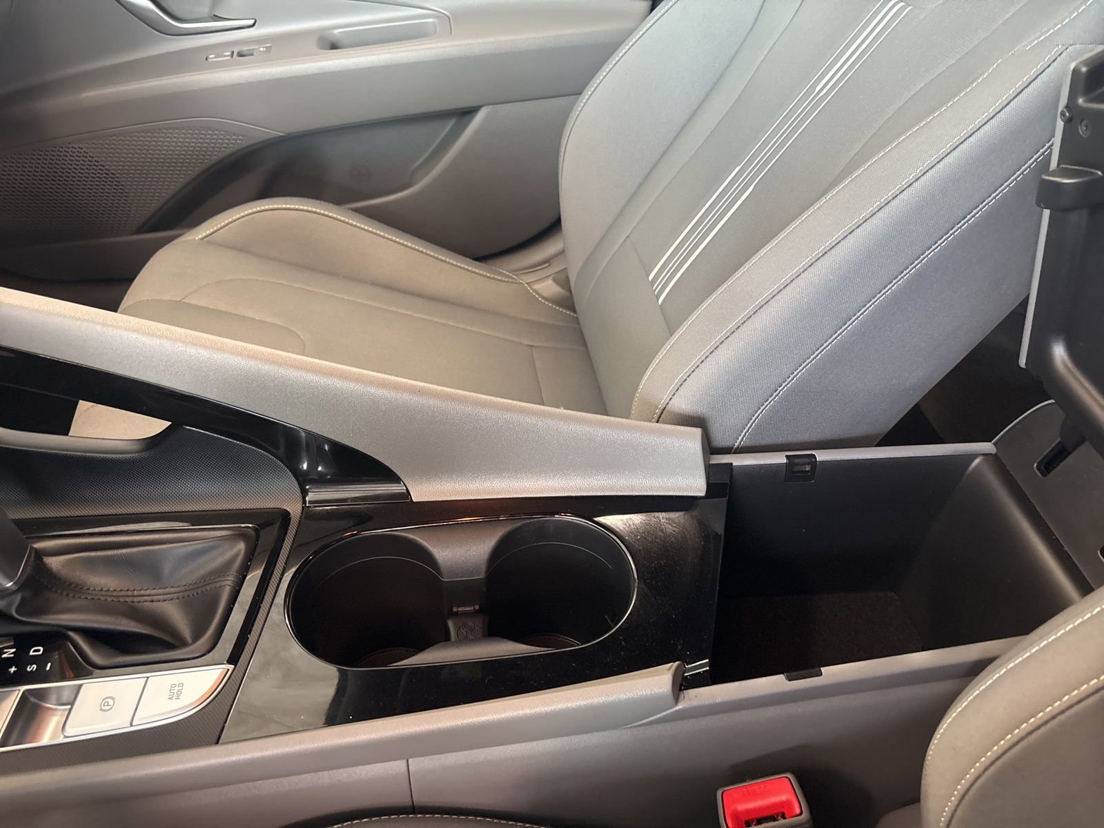 Used 2022 Hyundai Elantra SEL w/ Convenience Package image 4