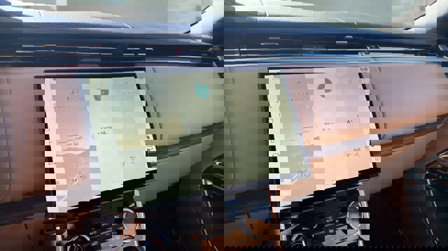 Used 2023 Land Rover Range Rover Long Wheelbase SE image 24