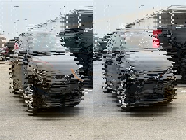 Used 2025 Toyota Corolla LE image 2