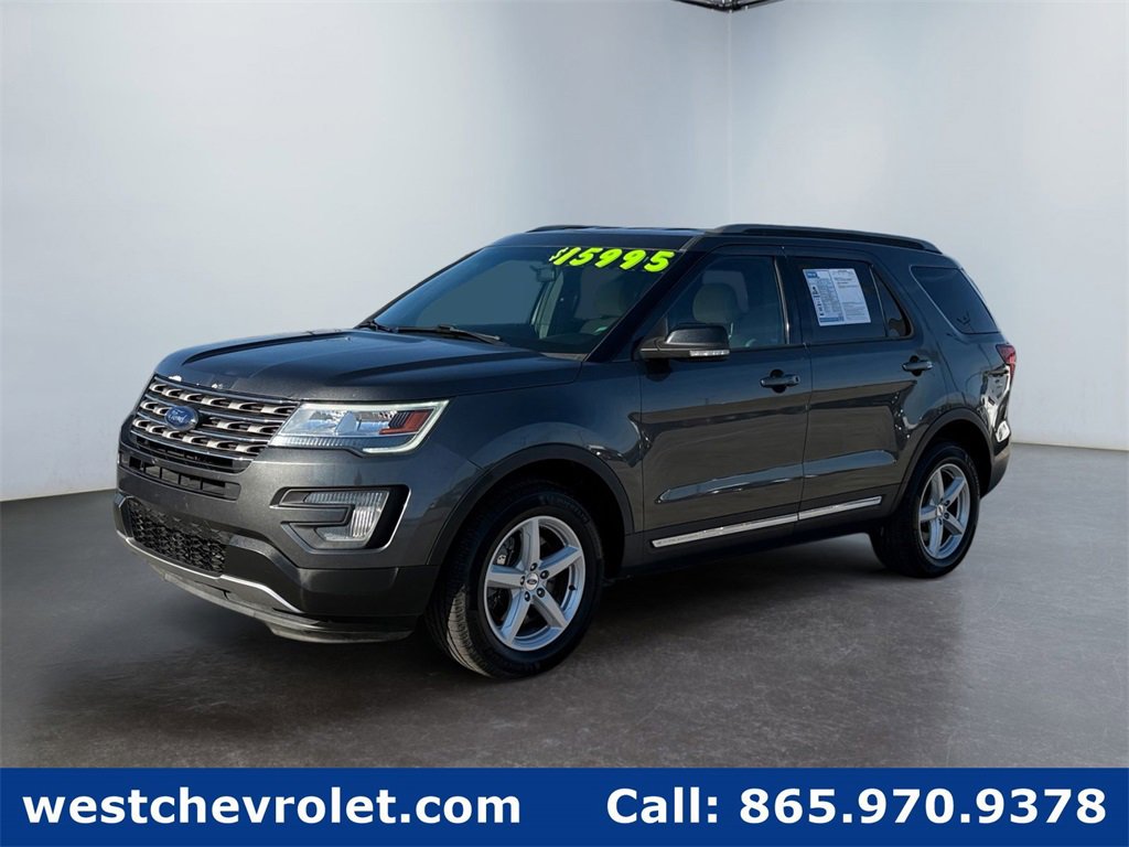 Used 2017 Ford Explorer XLT image 1