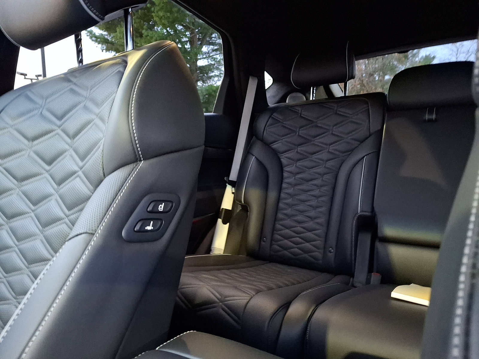 Certified 2025 Genesis GV80 3.5T e-SC image 18