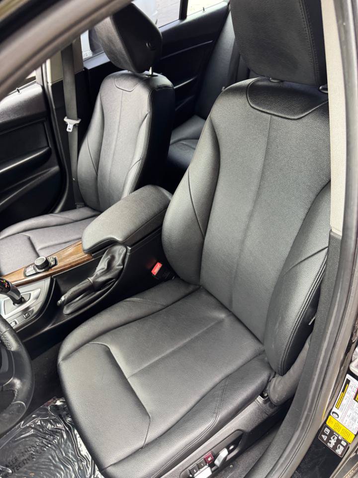 Used 2017 BMW 320i xDrive Sedan AWD/4WD image 14