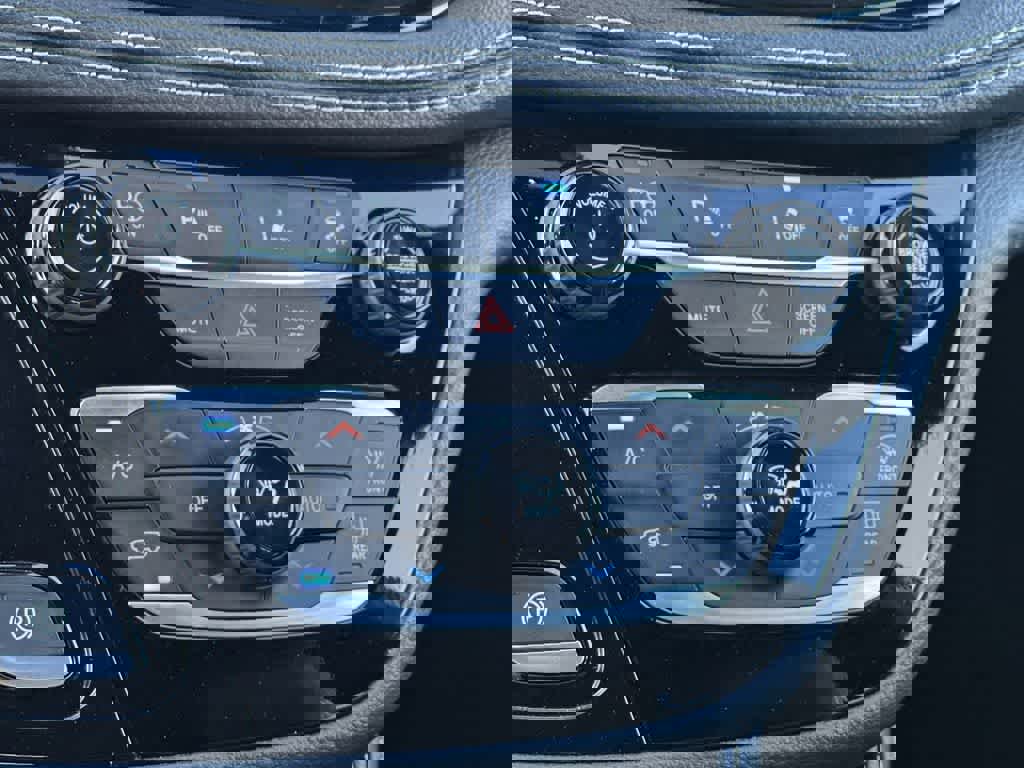 Used 2024 Chrysler Pacifica Premium image 20