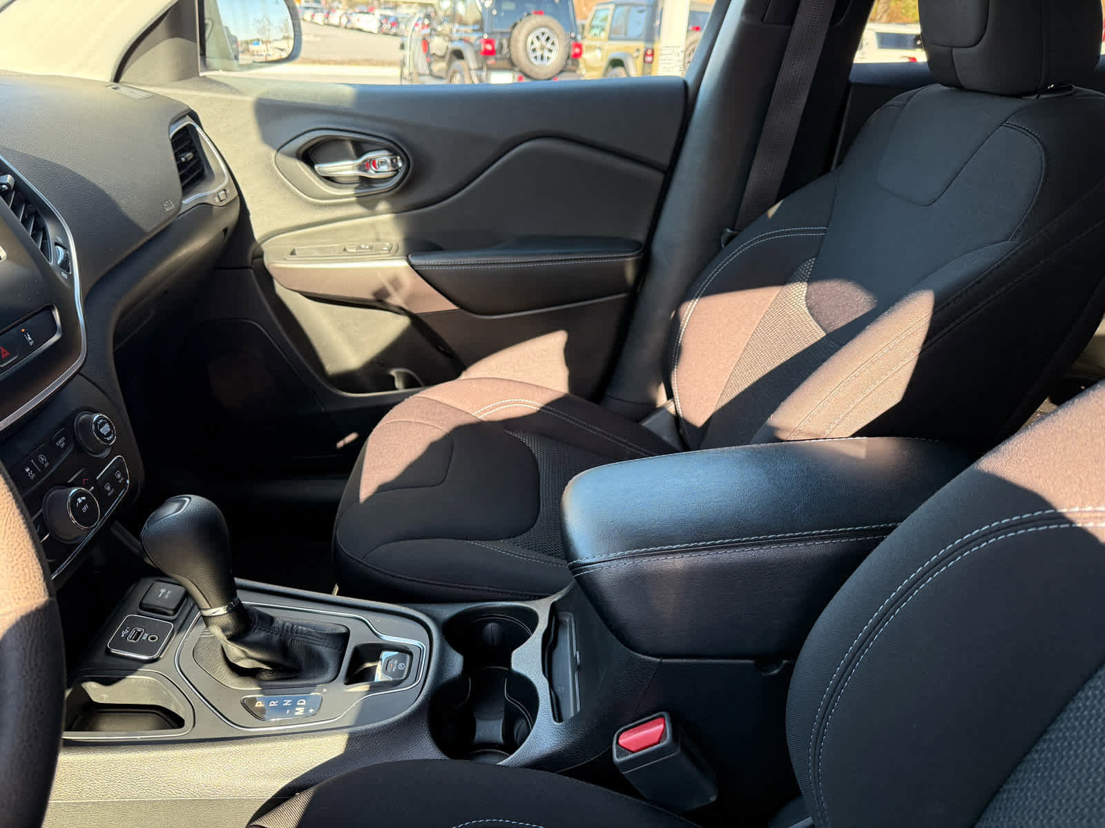 Used 2021 Jeep Cherokee Latitude image 23