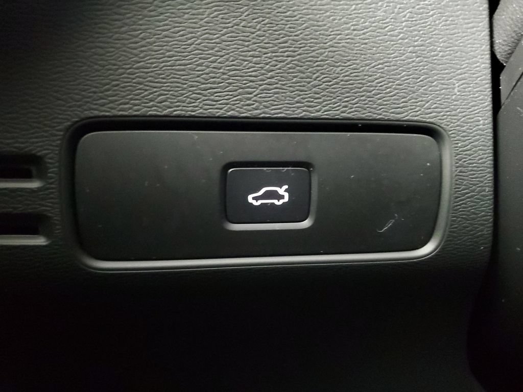 Certified 2026 Volvo XC40 B5 Core AWD/4WD image 37