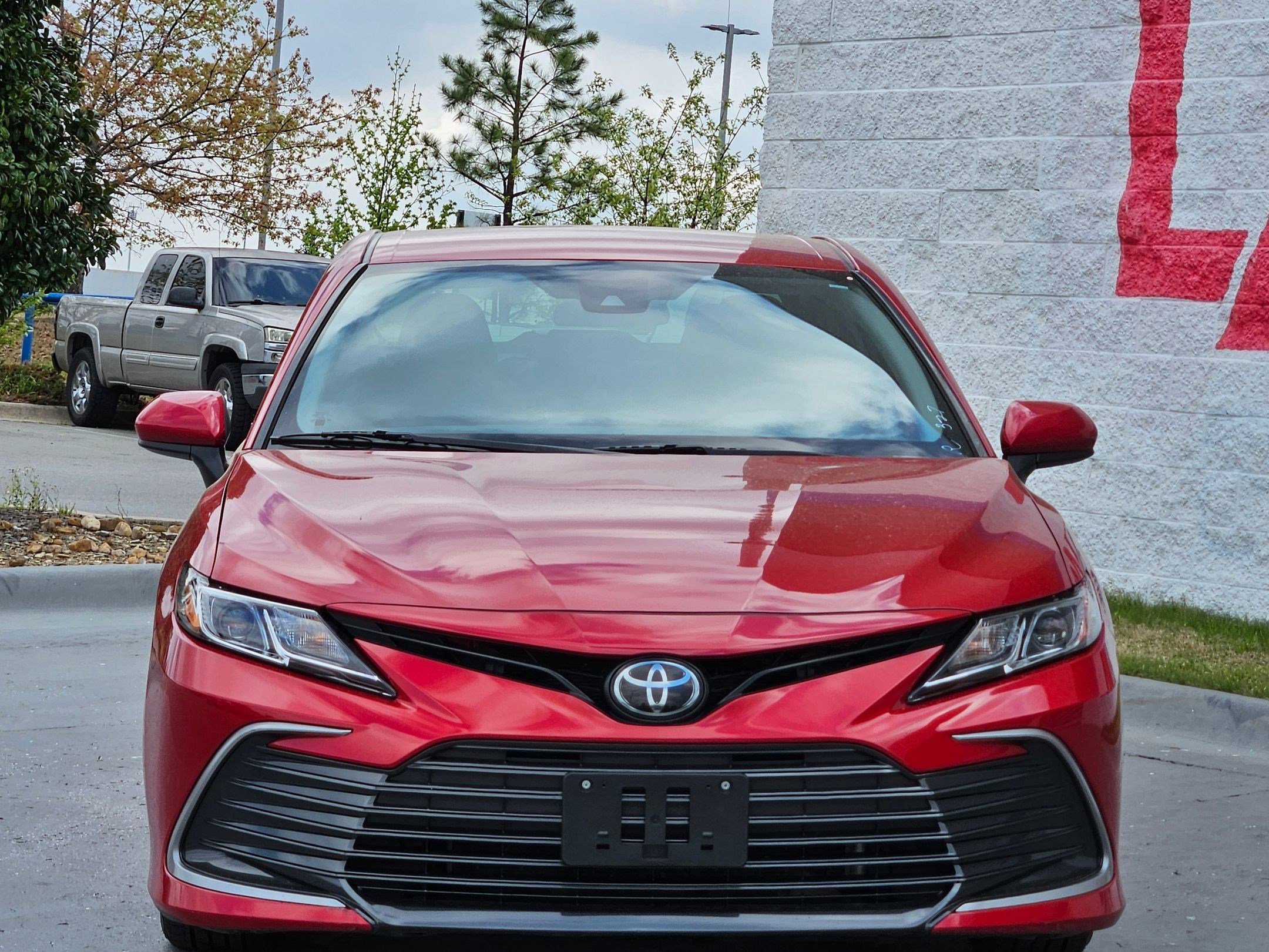 Used 2023 Toyota Camry LE image 2