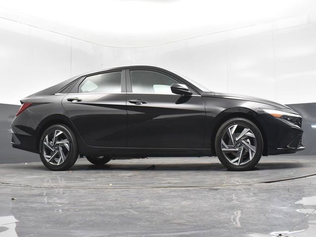 Used 2025 Hyundai Elantra SEL FWD image 40