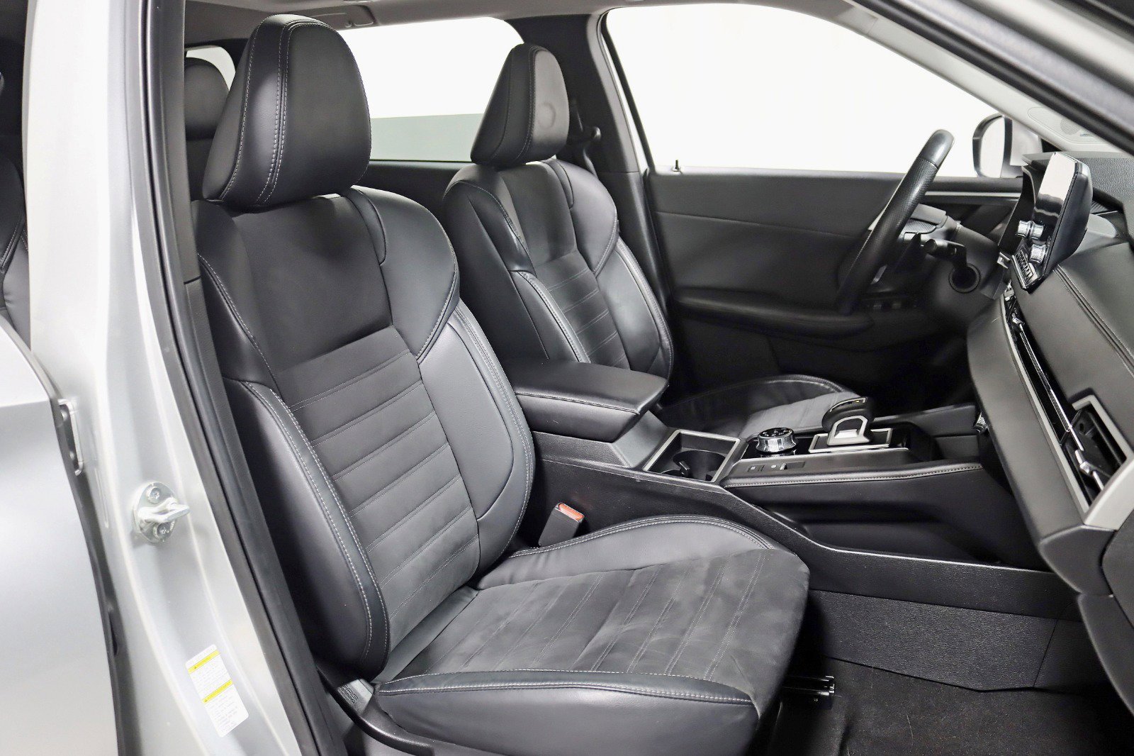 Used 2022 Mitsubishi Outlander SE image 23