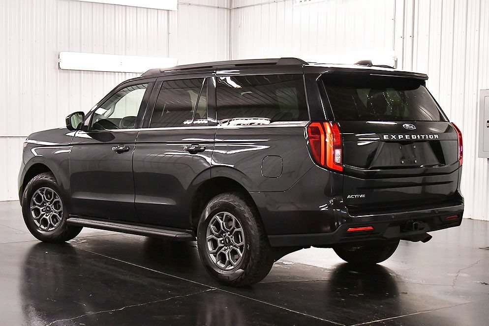 Used 2025 Ford Expedition Active AWD/4WD image 5