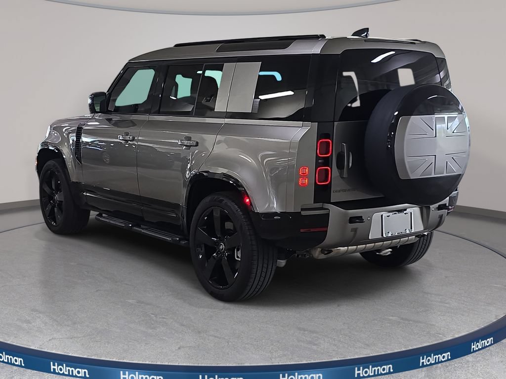 Used 2025 Land Rover Defender 110 X-Dynamic SE AWD/4WD image 9