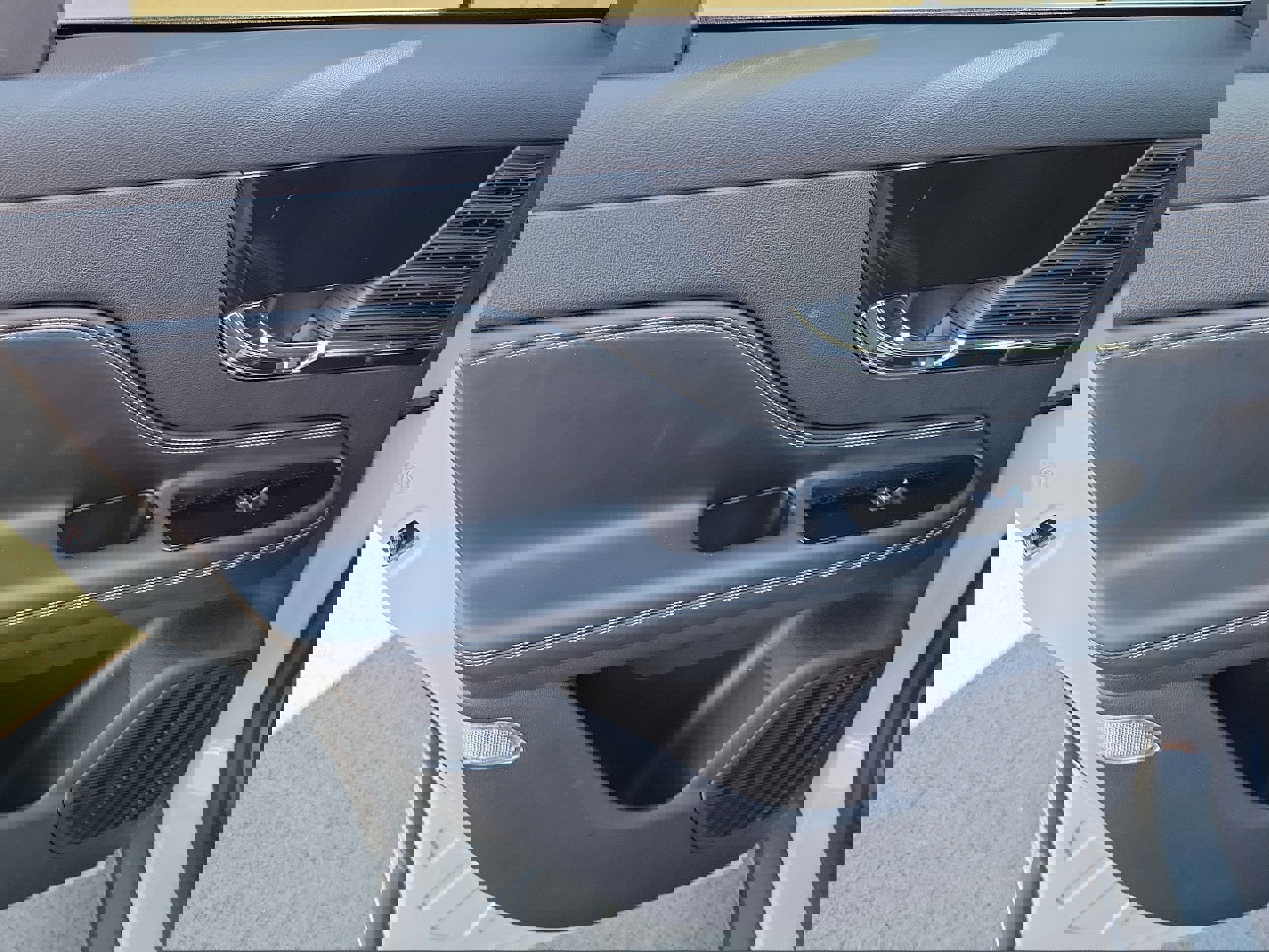 Used 2022 Lincoln Corsair AWD w/ Equipment Group 101A image 10