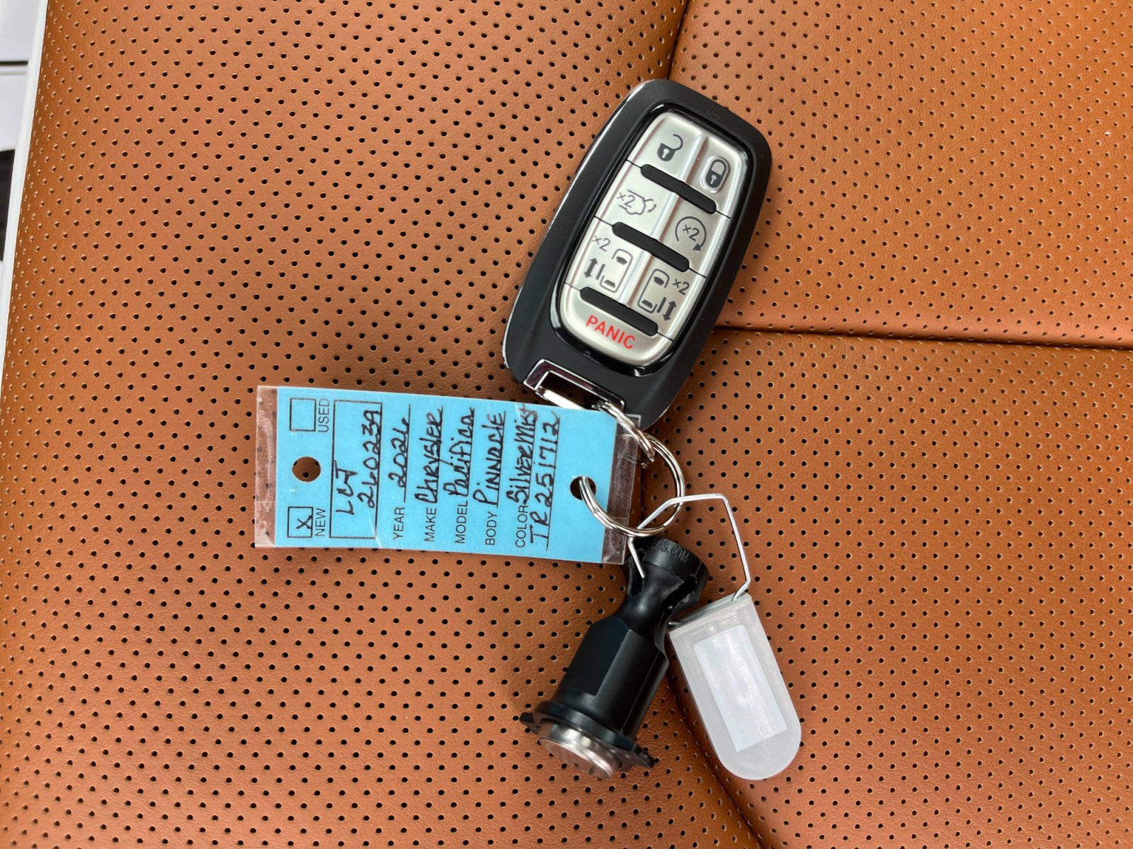 New 2026 Chrysler Pacifica Pinnacle image 28