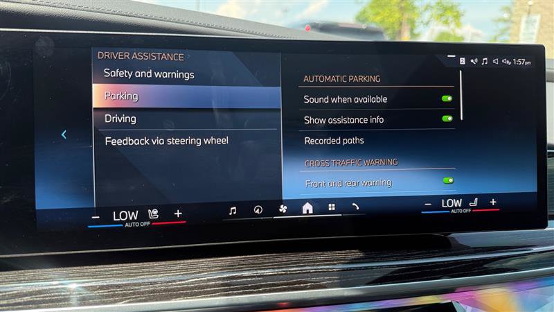 Used 2025 BMW 750e xDrive w/ Executive Package AWD/4WD image 33