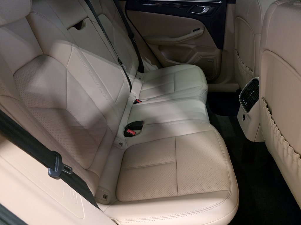 Certified 2023 Porsche Macan S AWD/4WD image 17