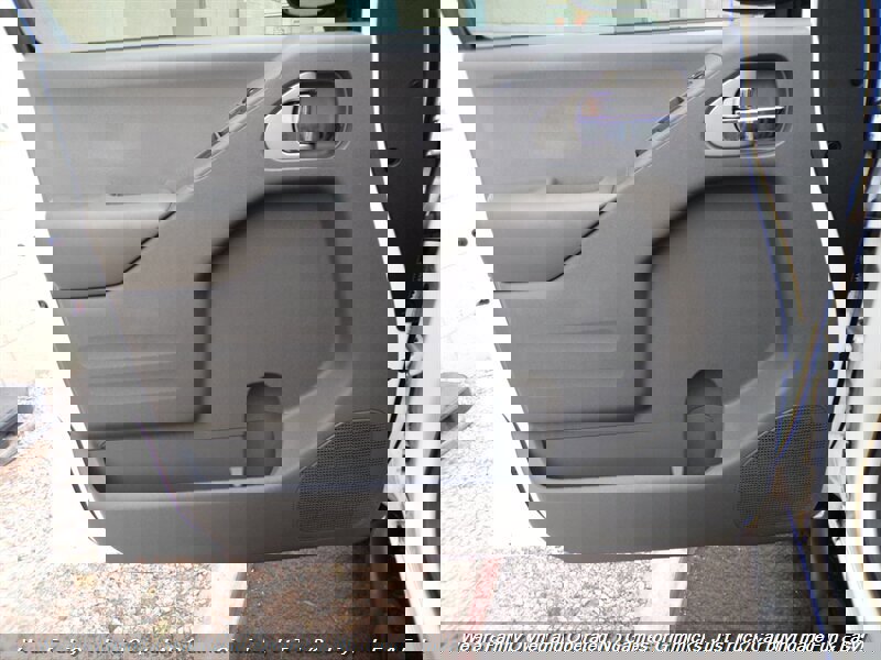 Used 2018 Nissan Frontier SV image 11