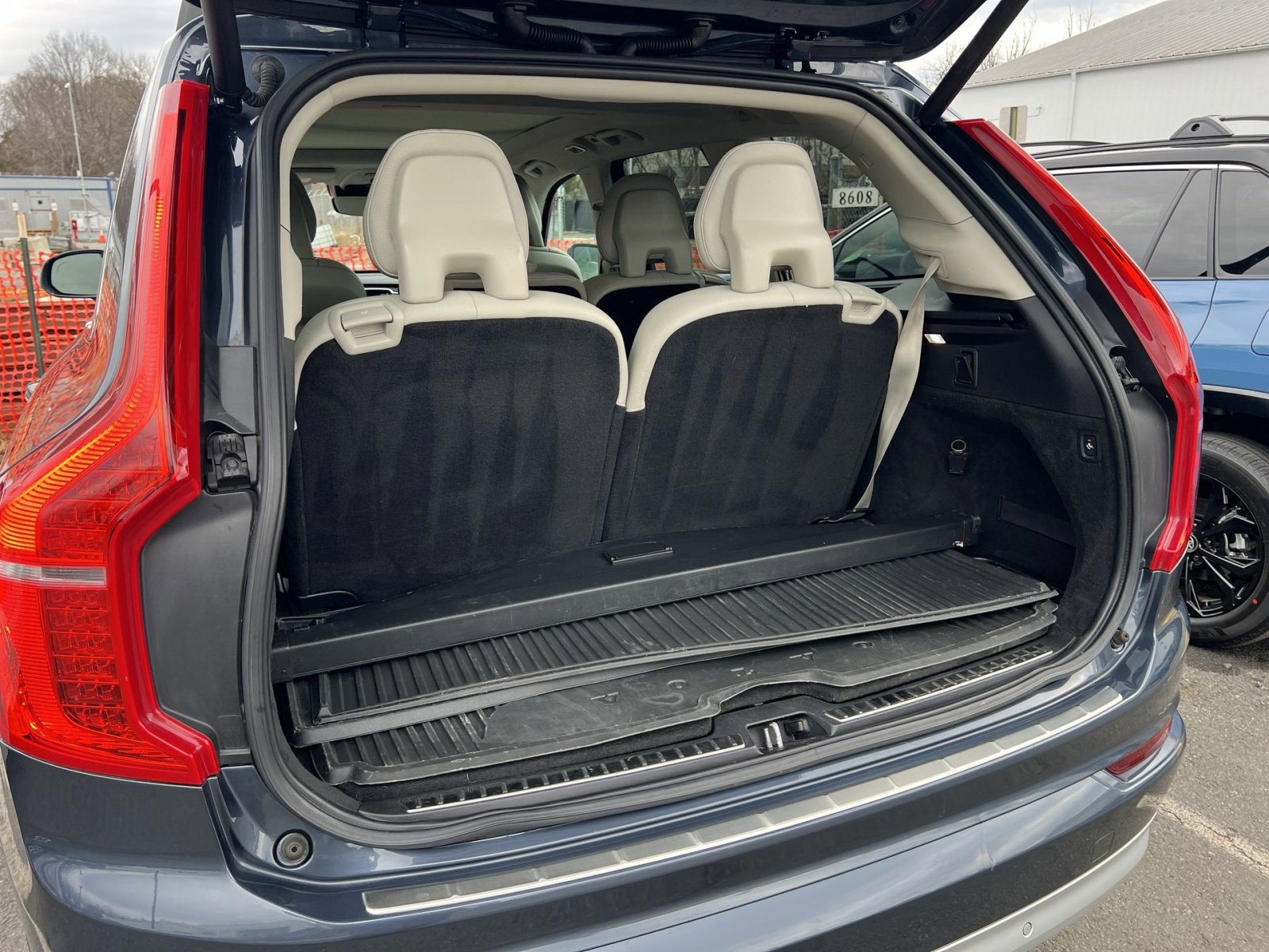 Used 2022 Volvo XC90 T6 Momentum w/ Advanced Package image 22