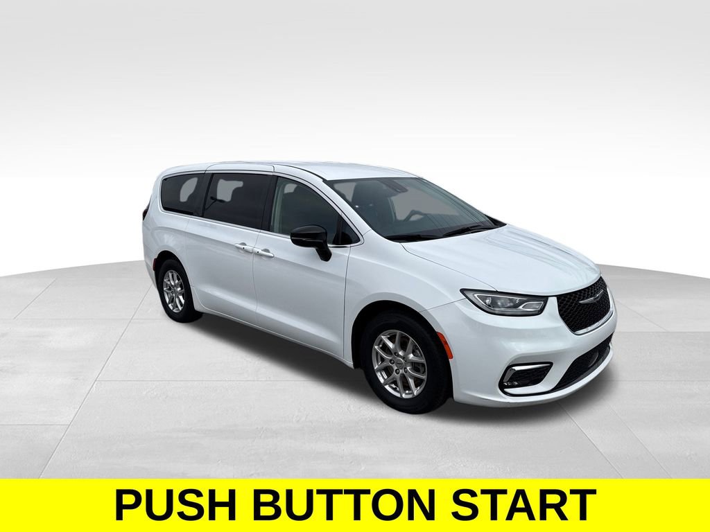 Used 2024 Chrysler Pacifica Touring-L image 8