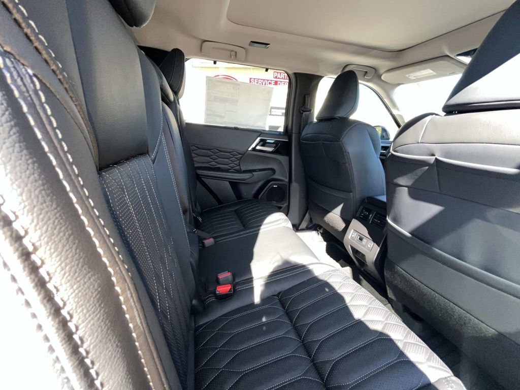 New 2026 Mitsubishi Outlander SEL FWD image 14
