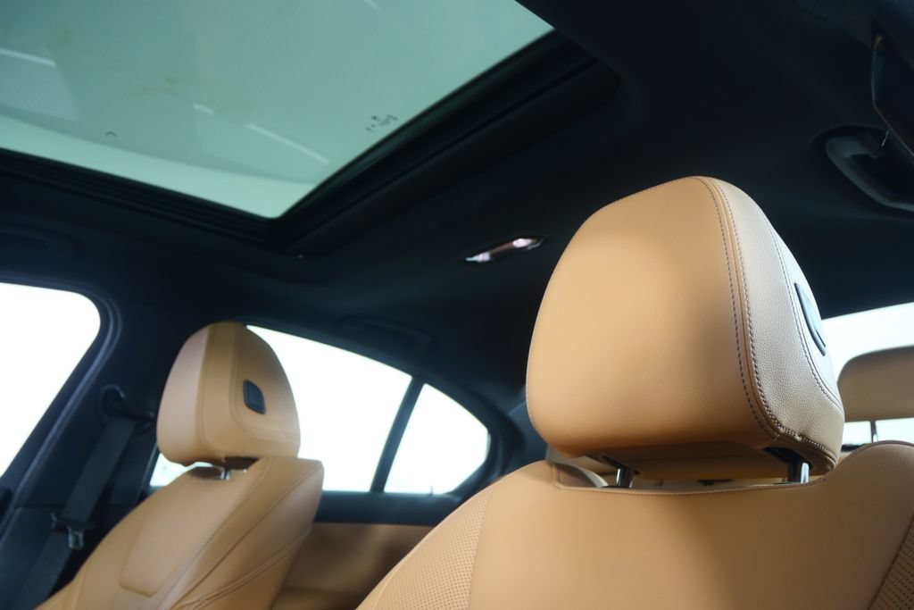 Certified 2025 BMW 330i Sedan RWD image 13