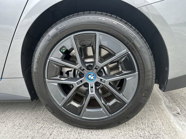 Used 2024 BMW i4 eDrive40 image 11