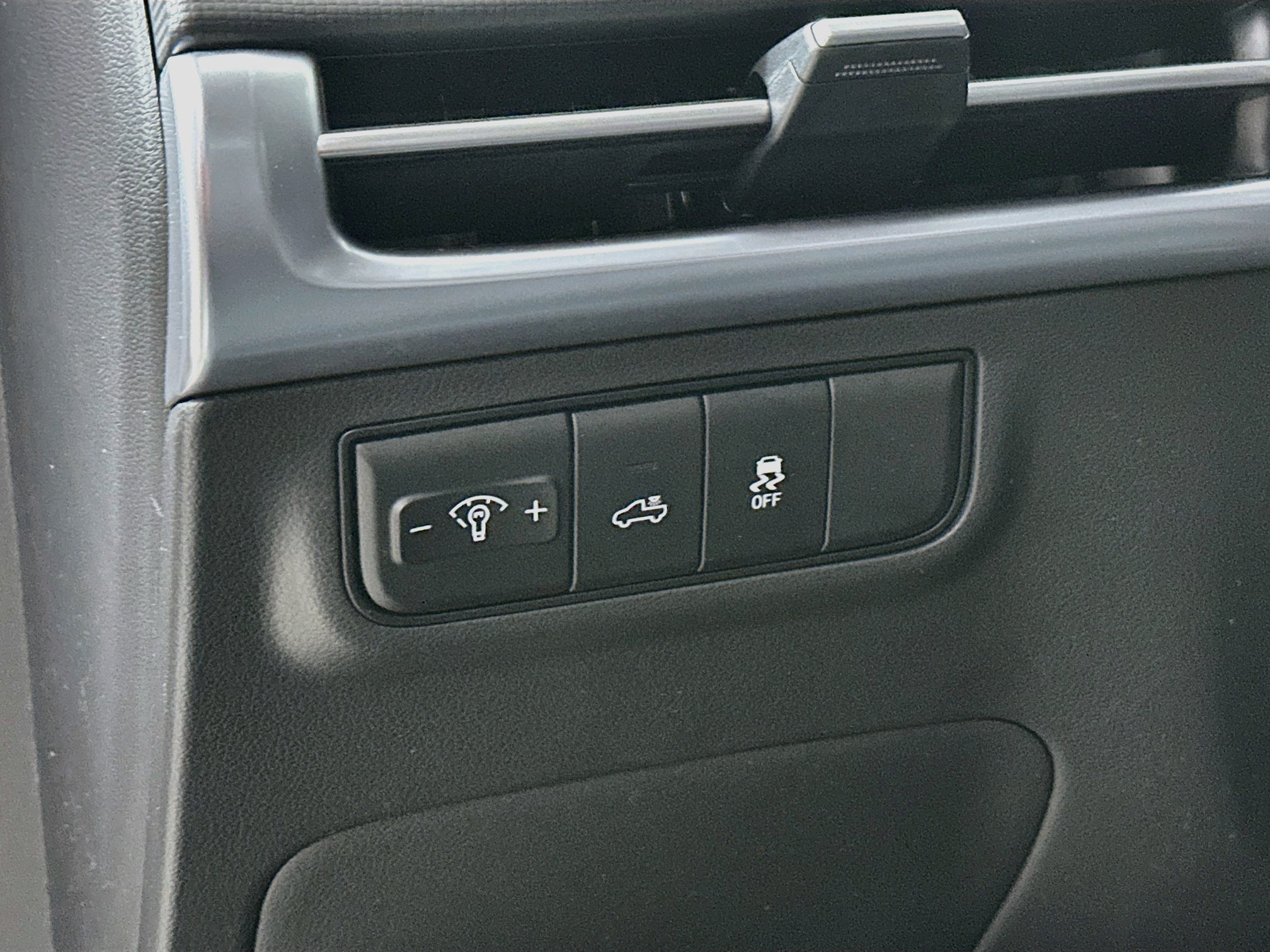 Certified 2025 Hyundai Santa Cruz SE AWD/4WD image 10
