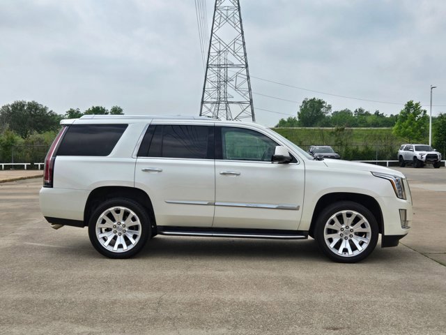 Used 2015 Cadillac Escalade Luxury RWD image 4