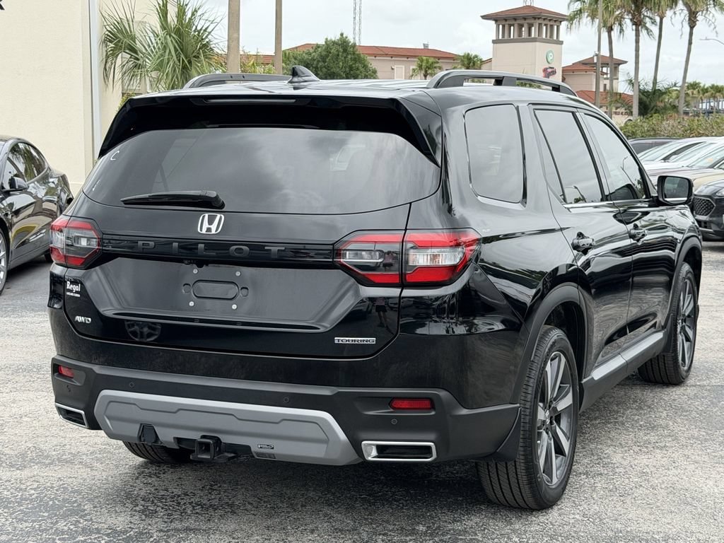 Used 2025 Honda Pilot Touring image 5