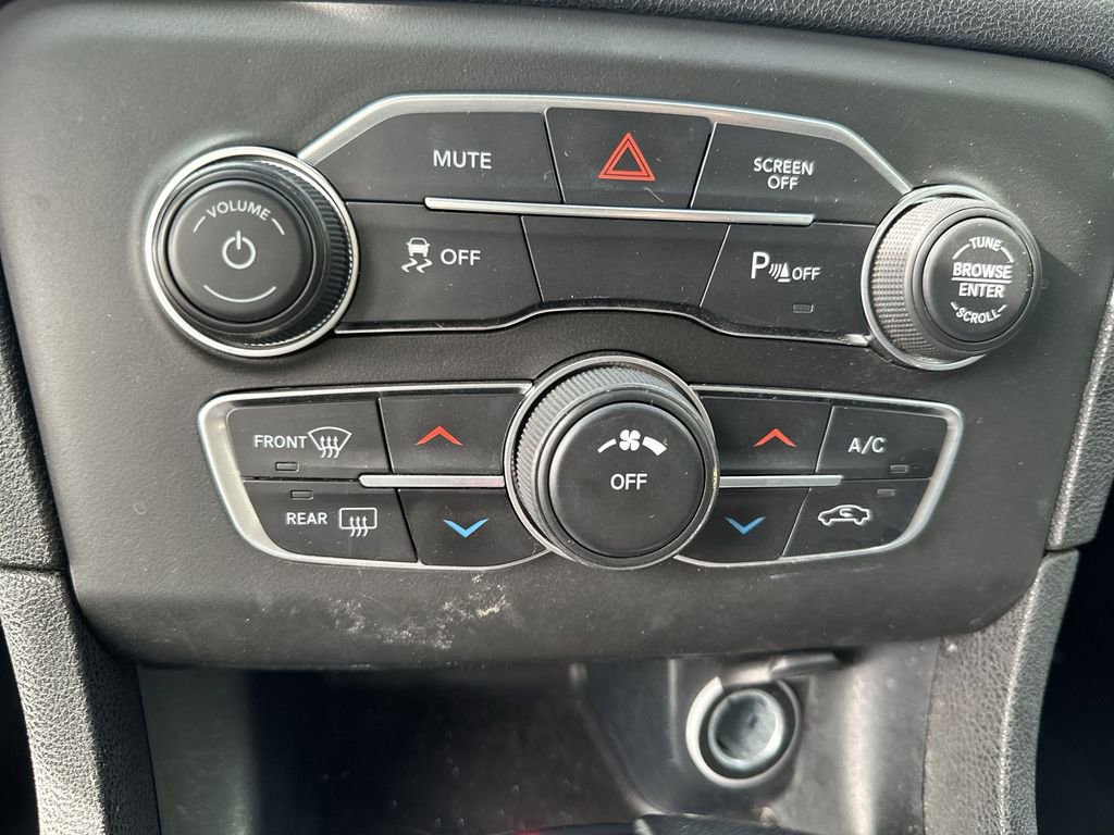 Used 2022 Dodge Charger SXT image 17