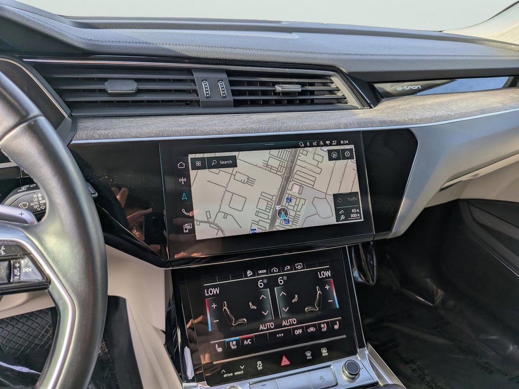 Used 2022 Audi e-tron Premium Plus w/ Premium Plus Package image 24
